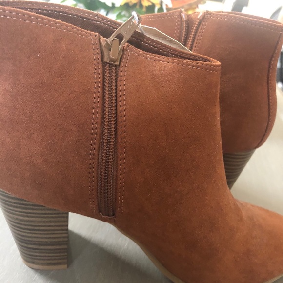 NWT Old Navy 7 Brown Suede like Ankle Boots - Picture 6 of 6